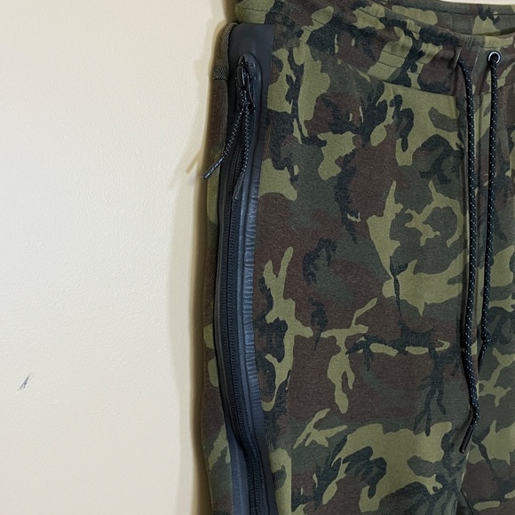 Nike Tech Fleece Camo Jogger Pants - Men's Size L - Green - Picture 3 of 12
